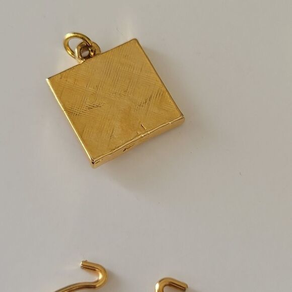 Charms 𝅺Bundle of Gold Tone Charms #0034 - Picture 8 of 13
